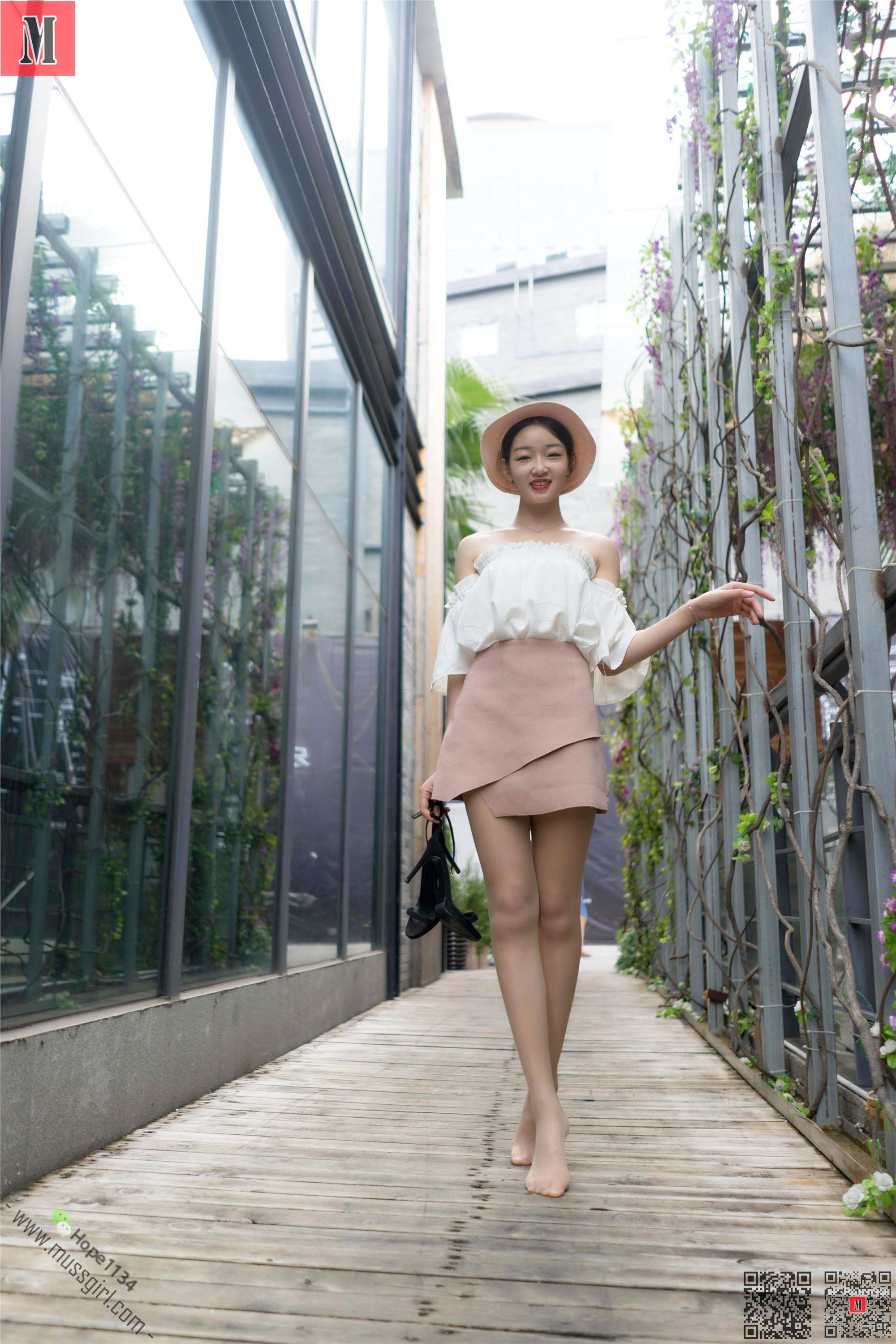 MussGirl慕丝女郎 NO.228-户外薄丝短裙